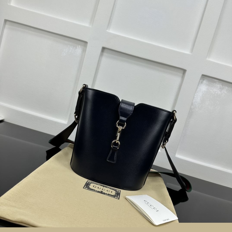 G*u*i bucket bags
